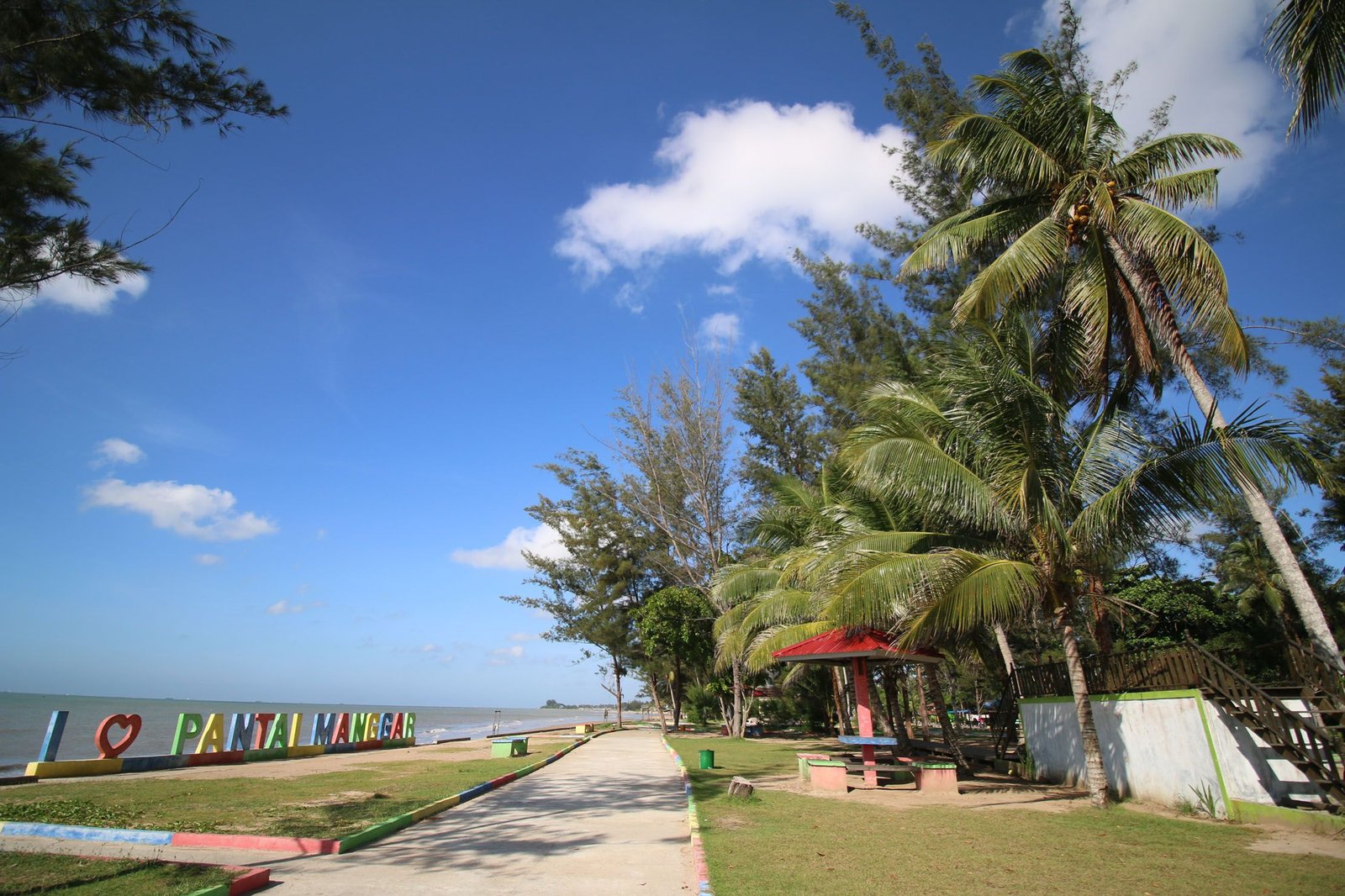 Pantai Manggar Segarasari